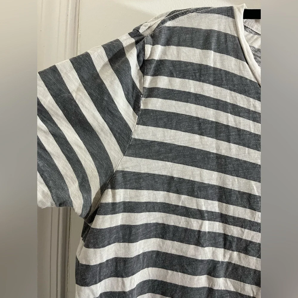 AllSaints Barrett short sleeve crew neck T-shirt in white and grey stripe - Picture 5 of 7
